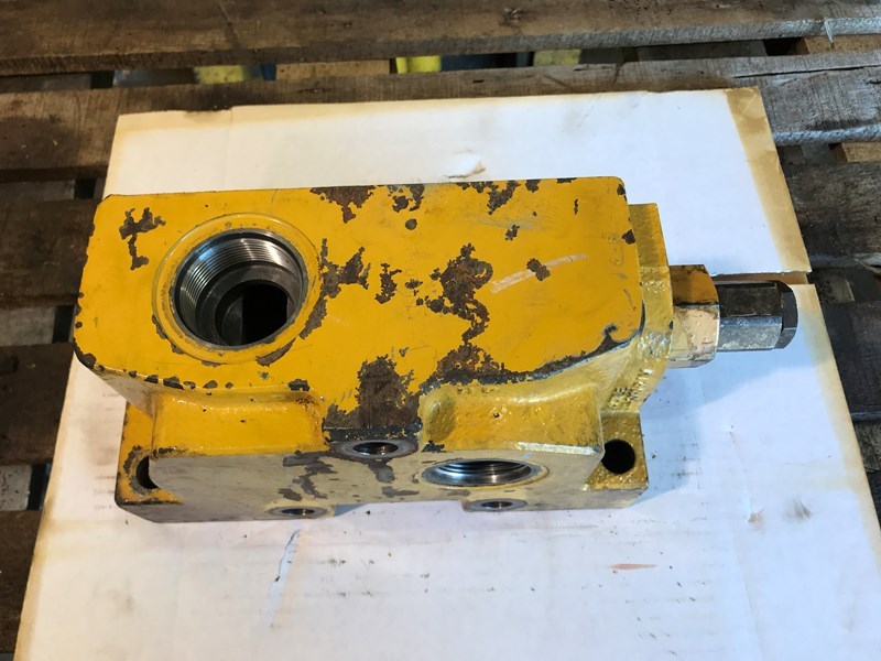 Deere 744J Hyd Actuated Control Valve